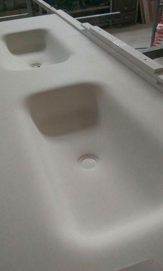 Proyecto reforma de baño de superficies sólidas